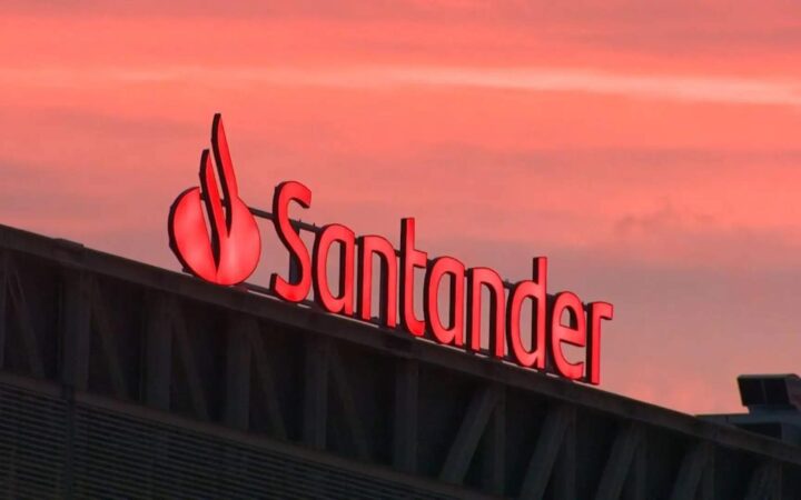 Sede de oficinas tecnológicas corporativas en tonos azules y grises