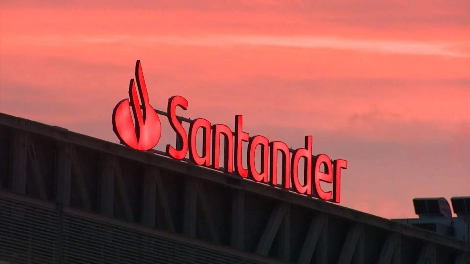 Sede de oficinas tecnológicas corporativas en tonos azules y grises